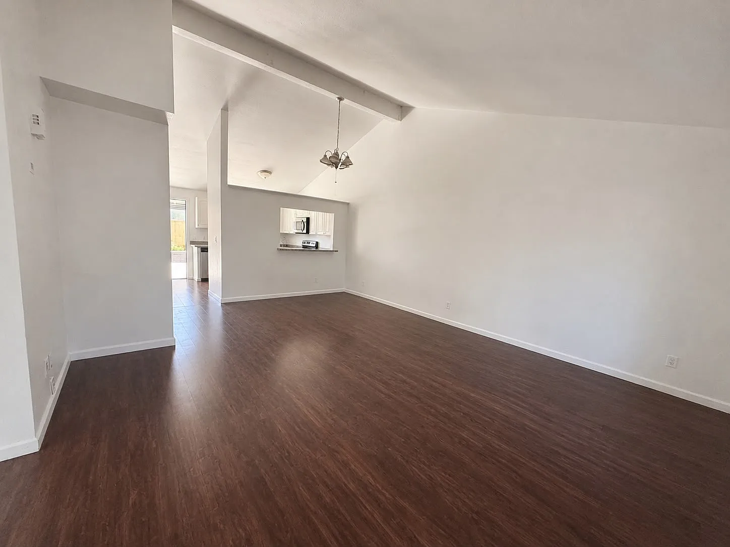 3 bed, 1111 sqft, $2,200 — Photo 4