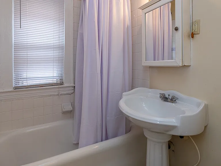 Mapleview Apartments — Photo 22