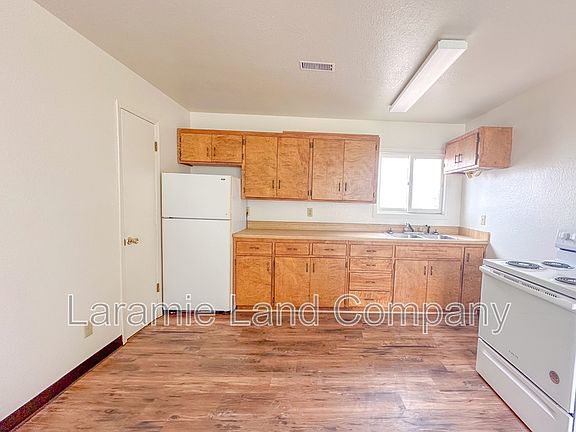 5th image of 1264 6th St #B