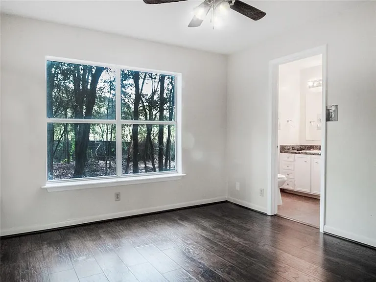 1107 Delano St — Photo 5
