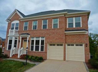 2198 Amber Meadows Dr, Vienna, VA 22182