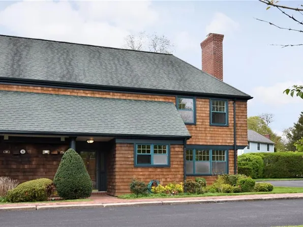 16 Gardencourt Dr, Narragansett, RI 02882