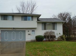 6050 Thunderbird Dr, Maple Heights, OH 44137