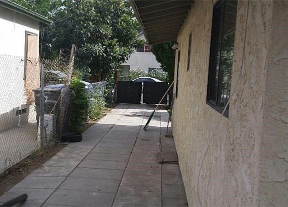 2nd image of 1152 W Congress St