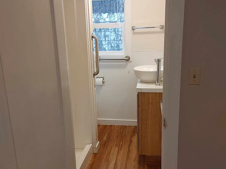18 Hawthorne St #5 — Photo 5