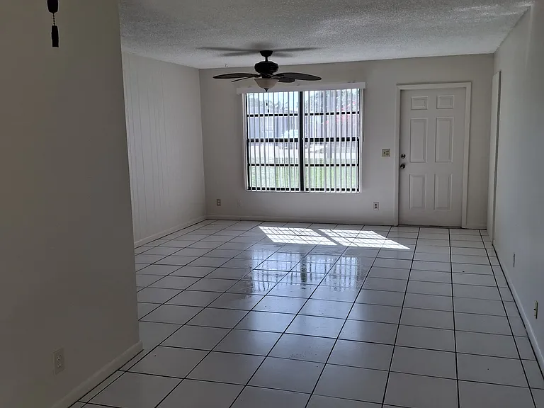 8678 Sunset Dr — Photo 10