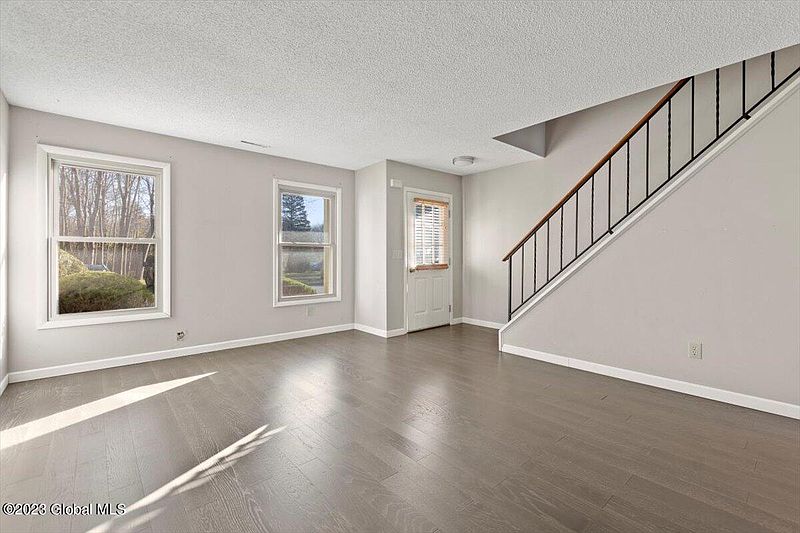 3rd image of 9 Hale Drive