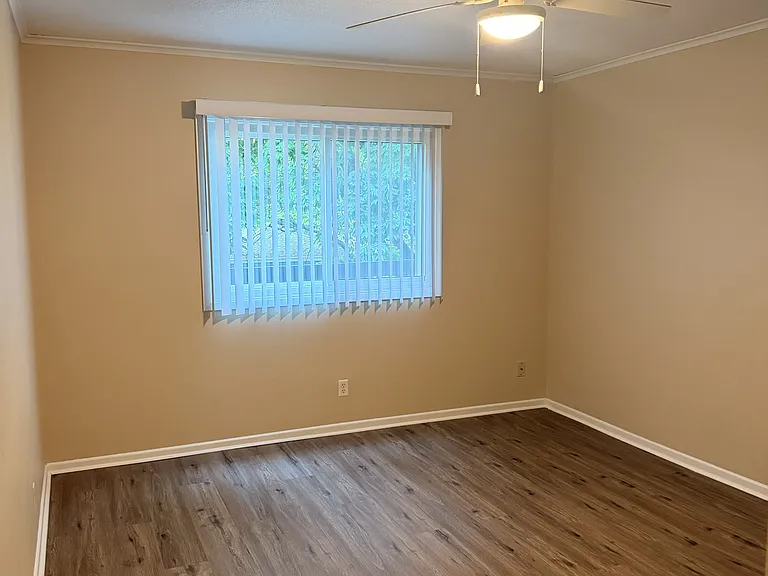 2025 NW Hickory Ln #8 — Photo 14