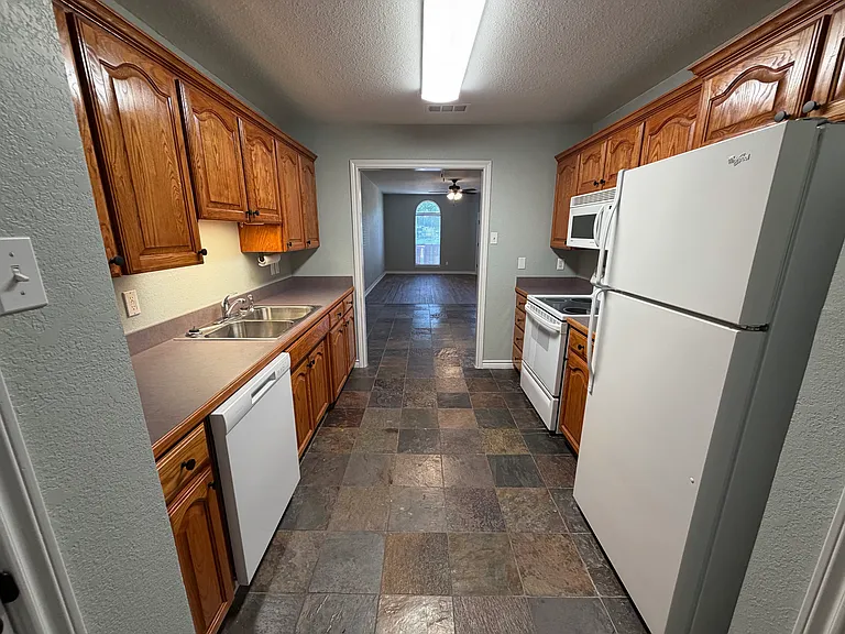 421 W Thomas St — Photo 22