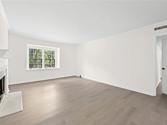 4th image of 70 Chaumont Sq NW