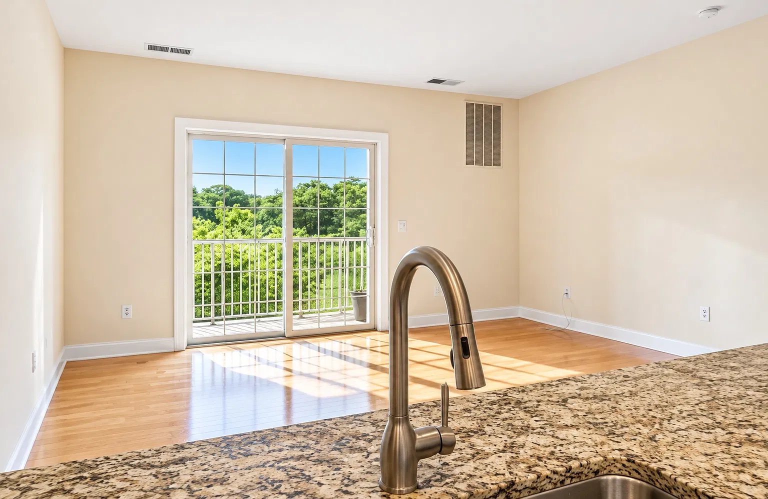 2 bed, 1183 sqft, $3,100 — Photo 4