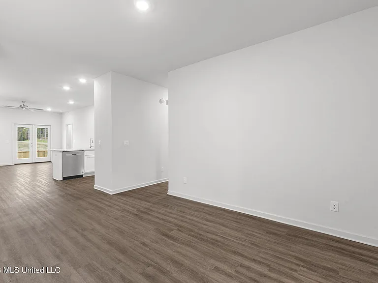 621 Stillwater Cv — Photo 9