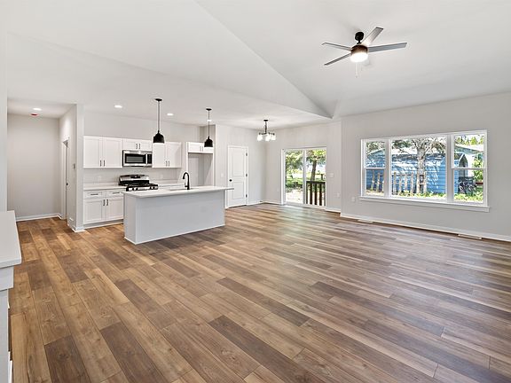 3rd image of 442 Village Ln