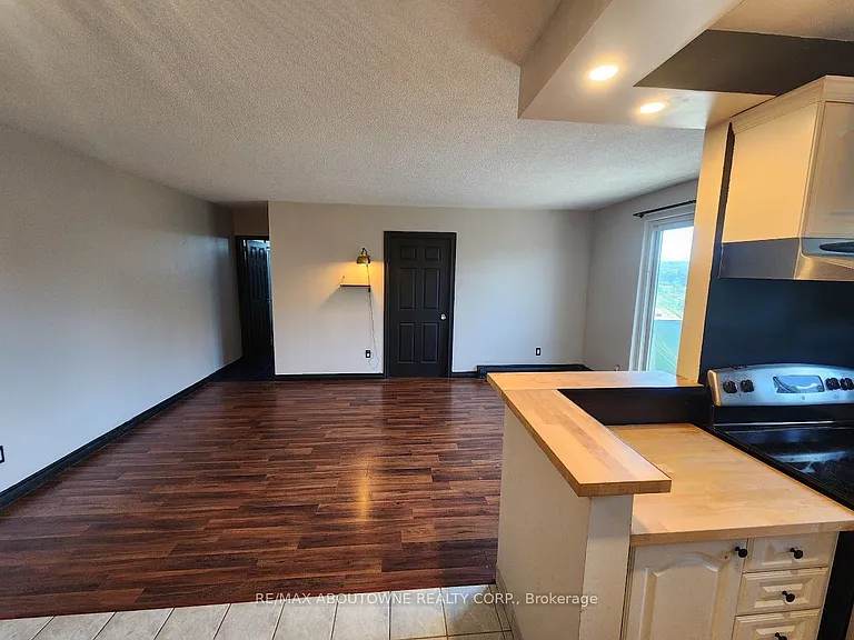 2373 King St E #51 — Photo 5
