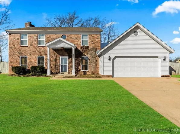 9828 S Maybelle Ave, Jenks, OK 74037