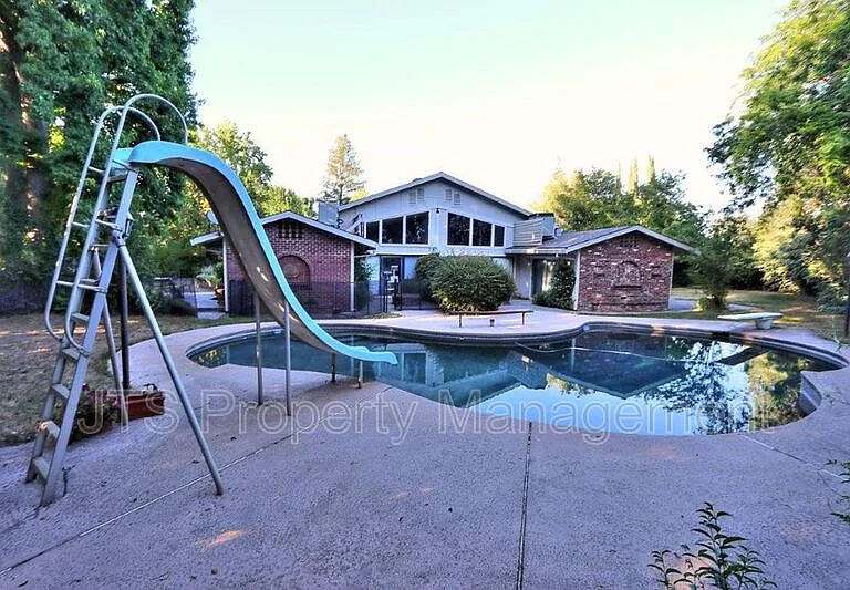 1060 Sand Bar Cir — Photo 31