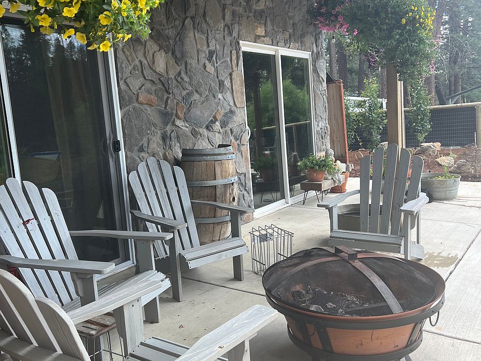 Front patio faces the waterfront