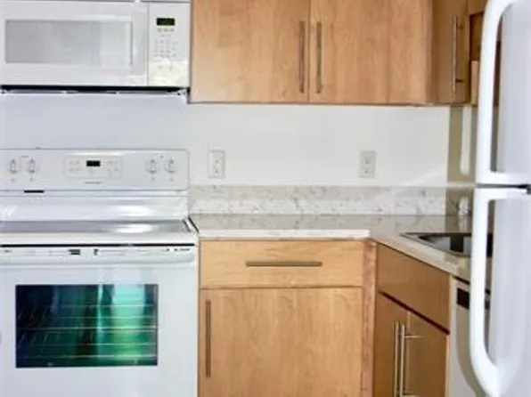 335 Ledgewood Cir Unit 103, Burlington, VT 05401