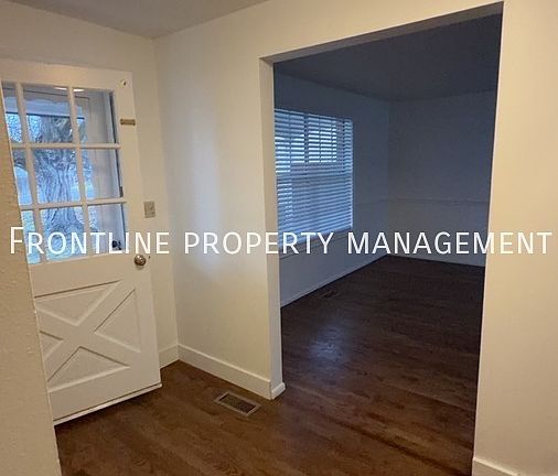 2nd image of 4910 N Cresthaven Dr