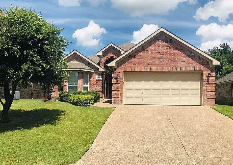 1st image of 219 Carriage Dr