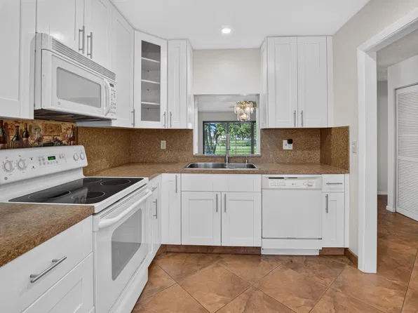 2910 SW 22nd Cir #212D, Delray Beach, FL 33445