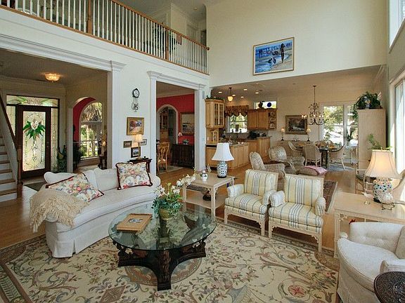3rd image of 356 Live Oak Dr