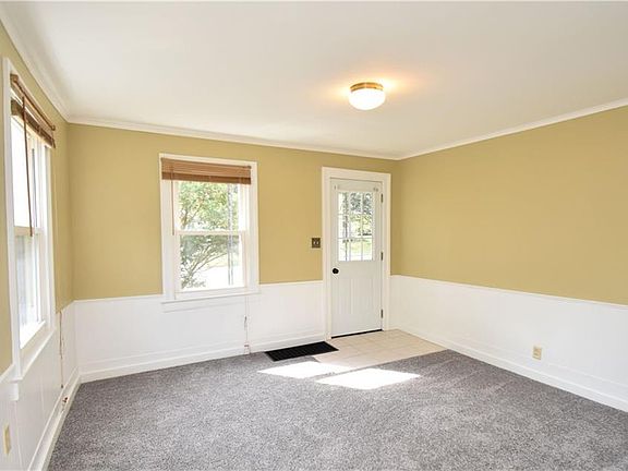 5th image of 57 Wood St
