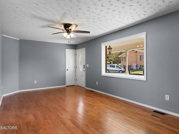 5th image of 504 Western Dr