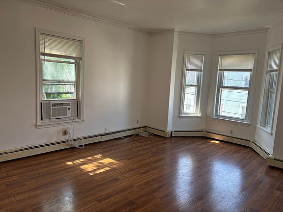 3rd image of 4 Webley St #2