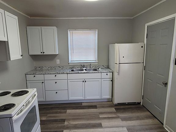 3rd image of 911 Andes St