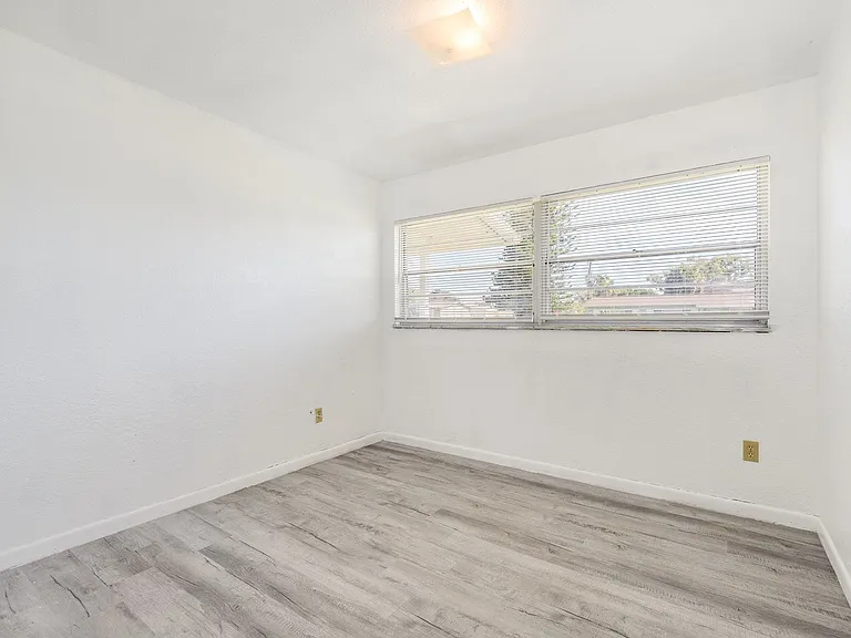 557 Cox St — Photo 11