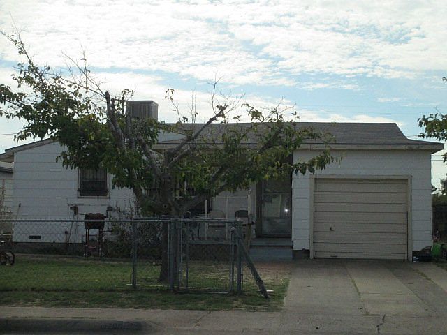 2nd image of 1200 E Cuthbert Ave