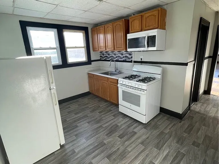 275 3rd St #2 — Photo 2