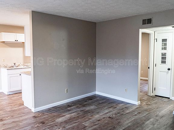 2nd image of 129 Hillcrest Dr #4