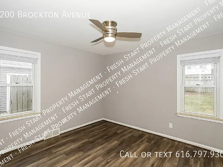 2200 Brockton Ave — Photo 6