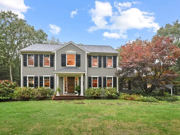 28 Victory Ln, Plymouth, MA 02360