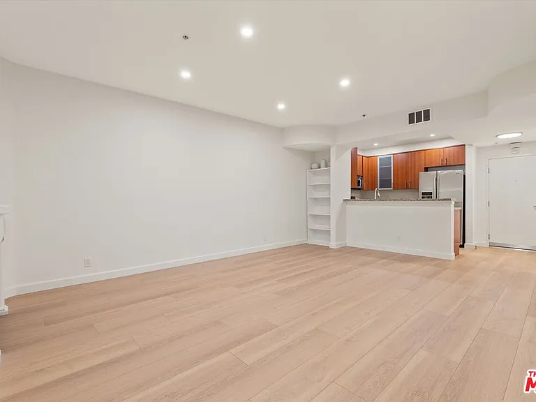 620 S Gramercy Pl #122 — Photo 3