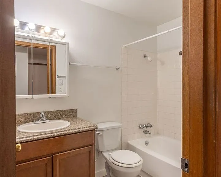 Edgemont Apartments — Photo 24