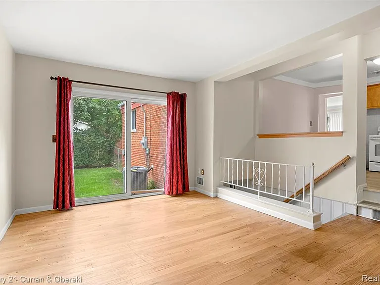 32624 Windsor St — Photo 10