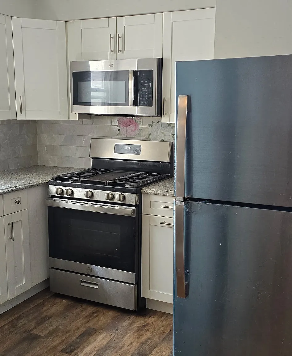 3 bed, 750 sqft, $3,700 — Photo 4