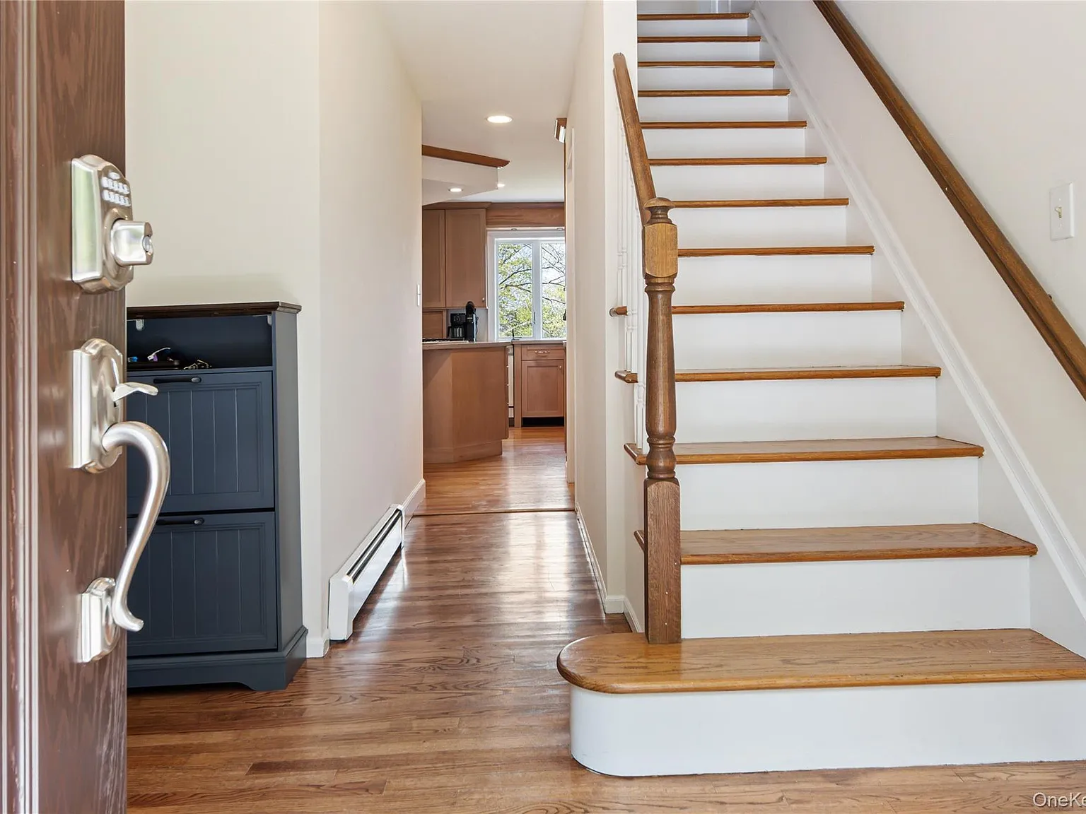 4 bed, 3.0 bath, 2476 sqft, $3,950 — Photo 4