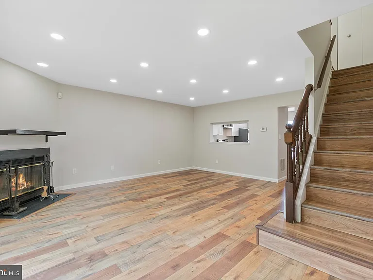 1004 Dartmouth Glen Way — Photo 14