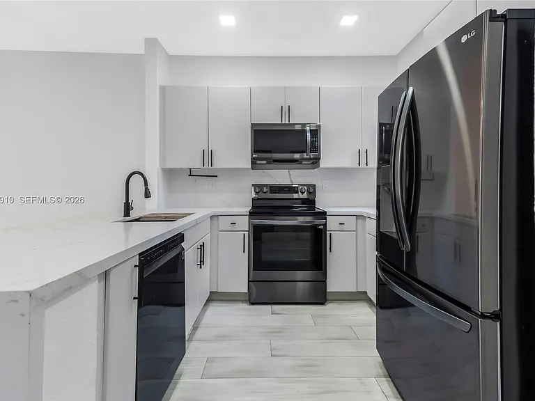 4977 SW 135th Way — Photo 4