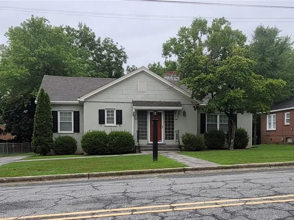 213 W Hunter St, Madison, NC 27025