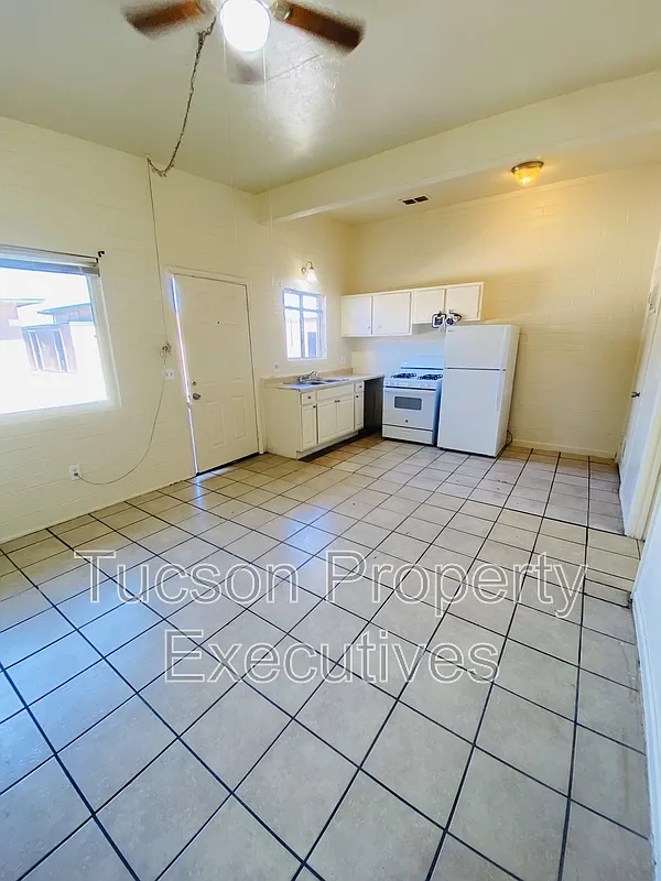 1 bed, 1.0 bath, 450 sqft, $700 — Photo 3