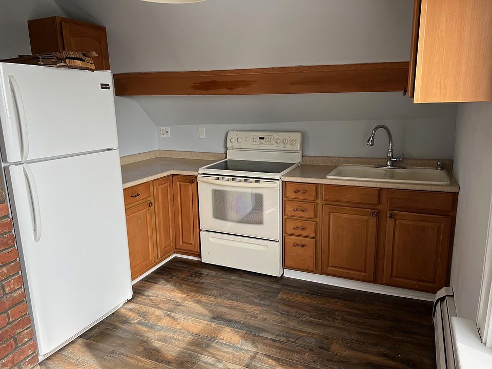 2nd image of 76 Monroe St Floor 3