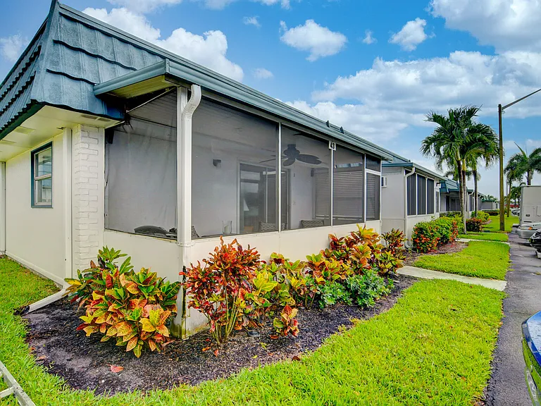 43 Waterford Cir #B — Photo 22