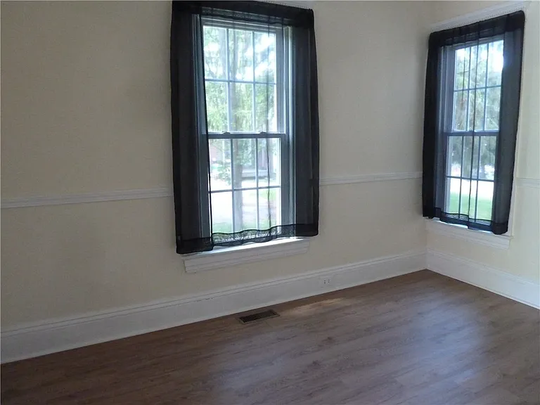 120 W 6th St — Photo 20