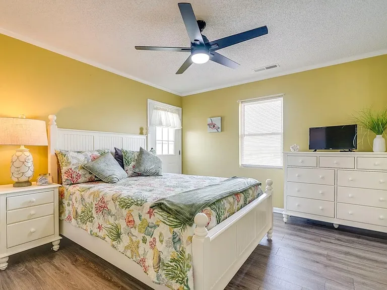 4908 E Beach Dr — Photo 31