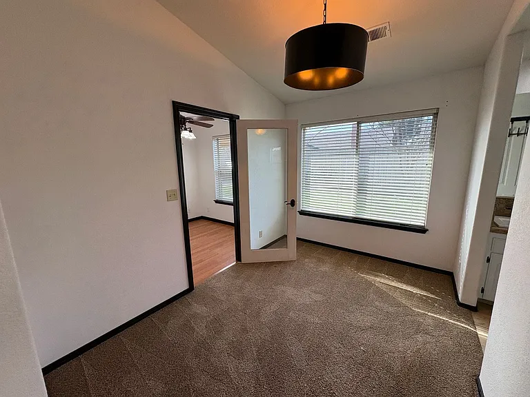 1031 N Crenshaw St — Photo 26